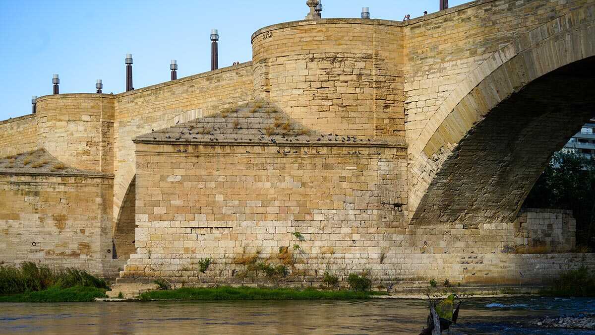 Les maisons cachées du Pont de pierre de Saragosse : deux de ses éperons étaient habitables