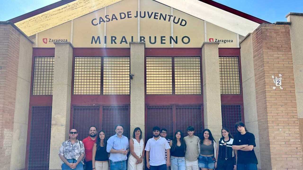 Le PSOE exige la réouverture des huit Zones Jeunes fermées il y a un an, la mairie défend sa stratégie jeunesse