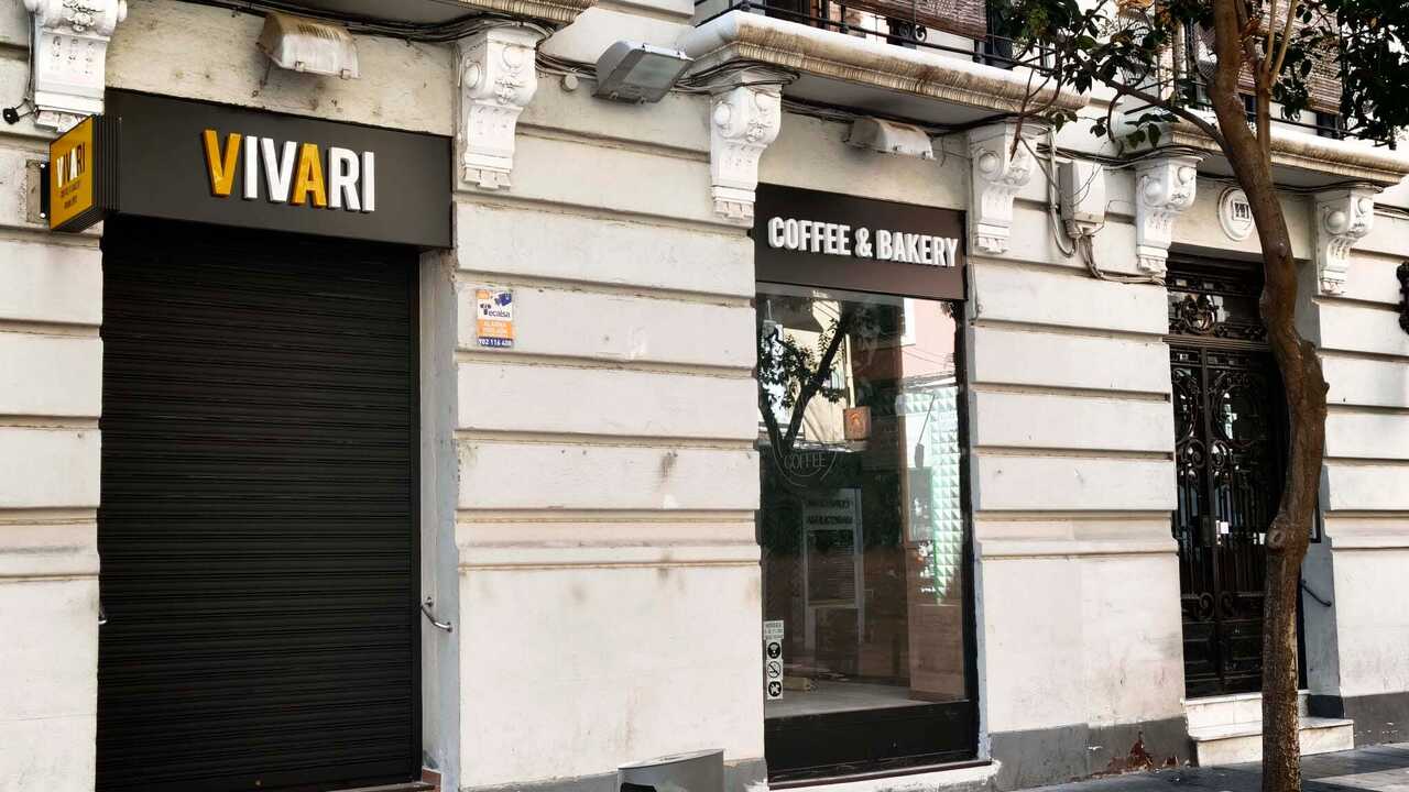 Le café qui ouvre son troisième établissement à deux minutes du Pilar : café et croissant à 2,10 euros