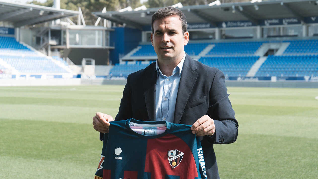 Javier Sanz de Arce dresse le bilan du mercato de la S.D. Huesca : "Je suis satisfait et l’objectif est de monter"