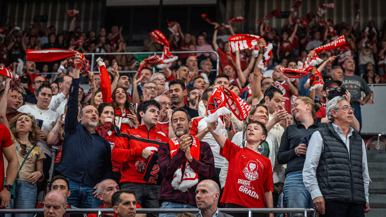 La marée rouge pourra découvrir ses nouvelles idoles lors d’un entraînement ouvert au public