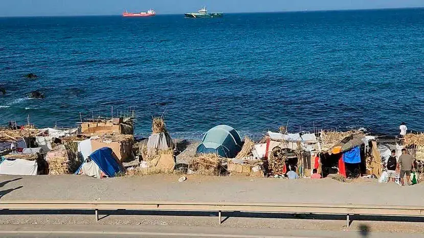 Le gouvernement autorise l’installation de tentes pour migrants sur 16 000 mètres carrés du port de Ceuta