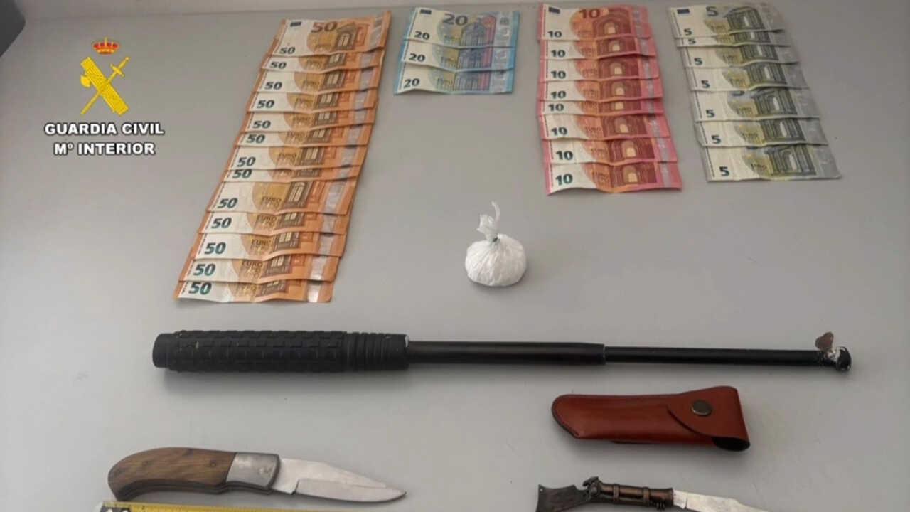 Deux couteaux, de la cocaïne et une matraque télescopique : un homme arrêté à Albalate de Cinca