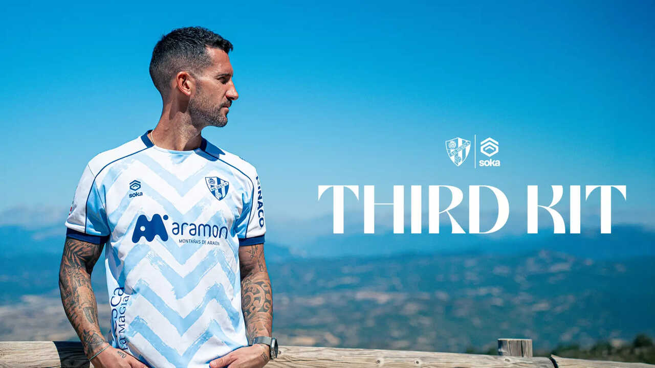 La S.D. Huesca dévoile son troisième maillot, un hommage aux Pyrénées aragonaises