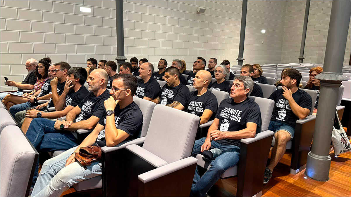 « Juanote, nous sommes tous » : amis et pompiers du défunt font irruption en séance plénière