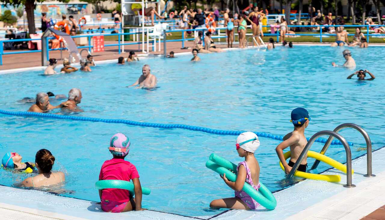 L’été étouffant fait exploser la fréquentation des piscines de Saragosse : record et plus d’un million d’entrées