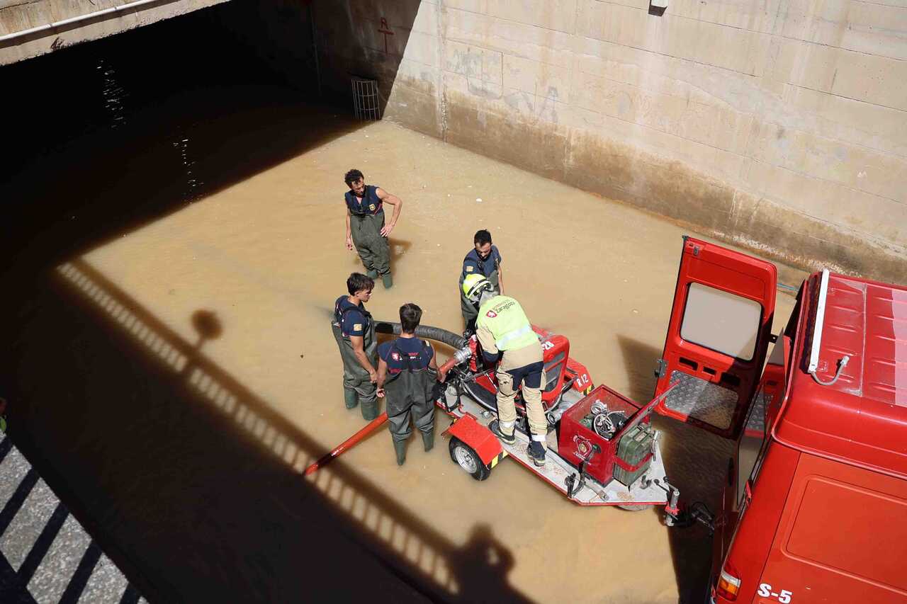 Une canalisation éclate près des urgences du Miguel Servet : le tunnel d’Isabel la Católica touché