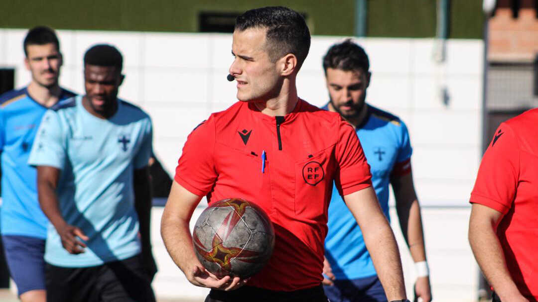 Un nouvel arbitre débutant en Primera RFEF pour le Real Zaragoza : Joaquín Béjar fait ses débuts face à Torremolinos