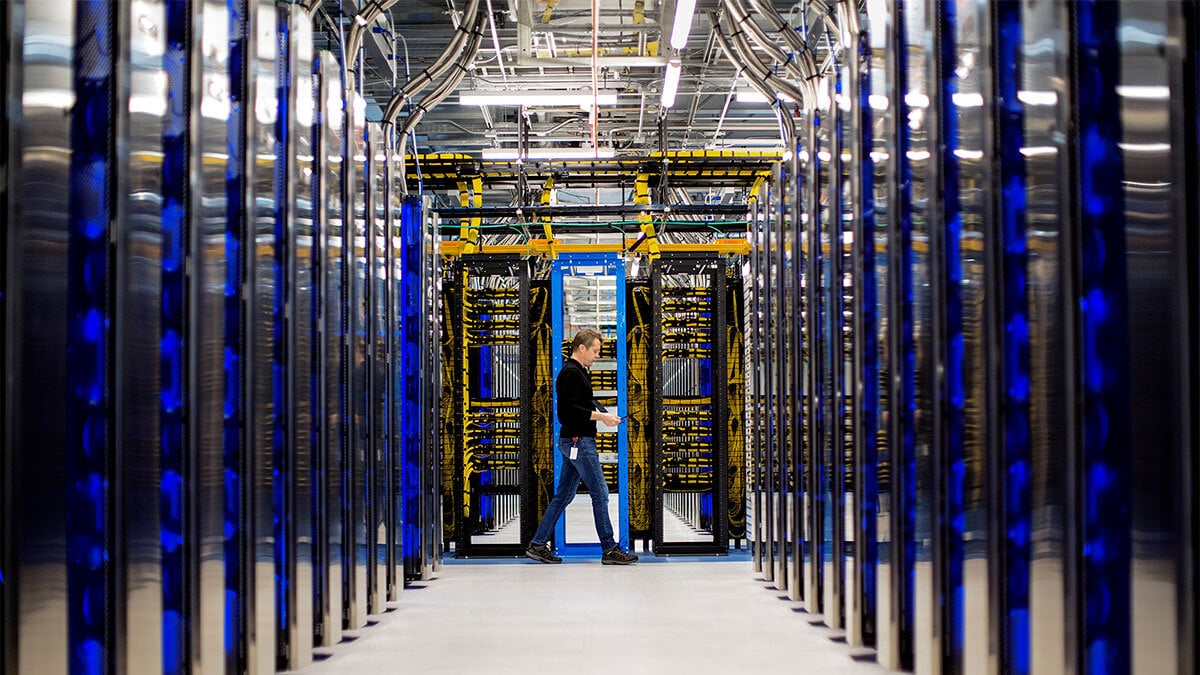 Fibre, matériel et mécatronique : la nouvelle formation d’Unizar pour travailler dans les centres de données