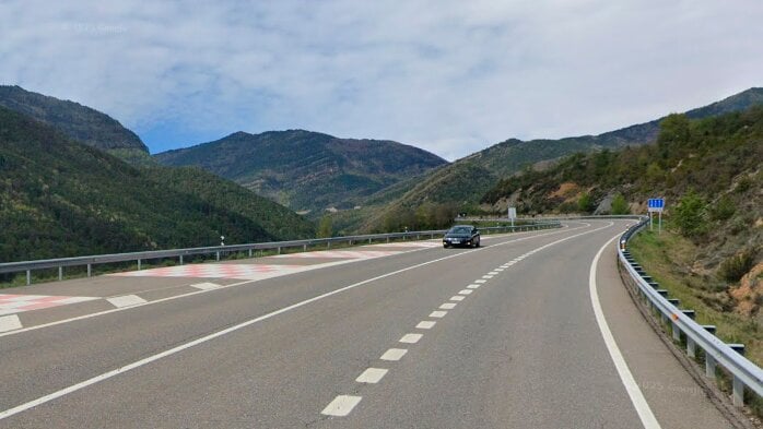 Un motard de 64 ans meurt après une collision avec une voiture sur la N-260, à Fiscal
