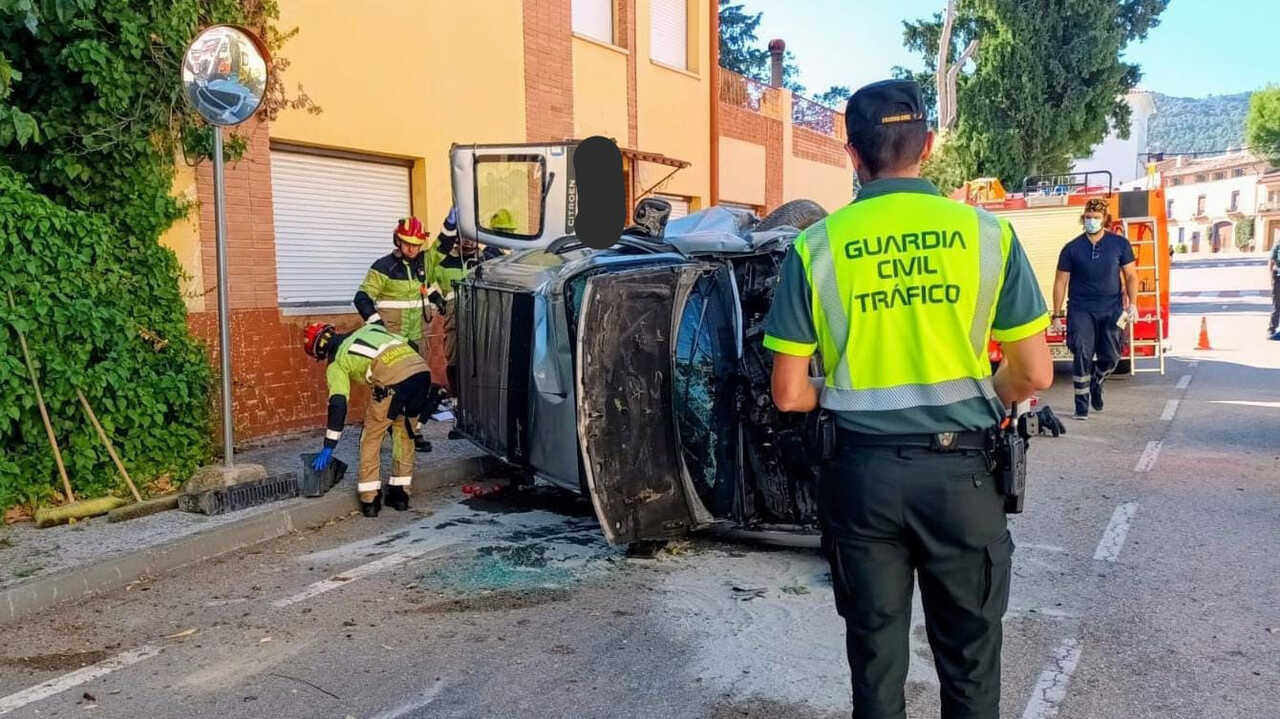 Un conducteur de 88 ans meurt après avoir percuté un arbre sur l’A-1409, à Torrevelilla