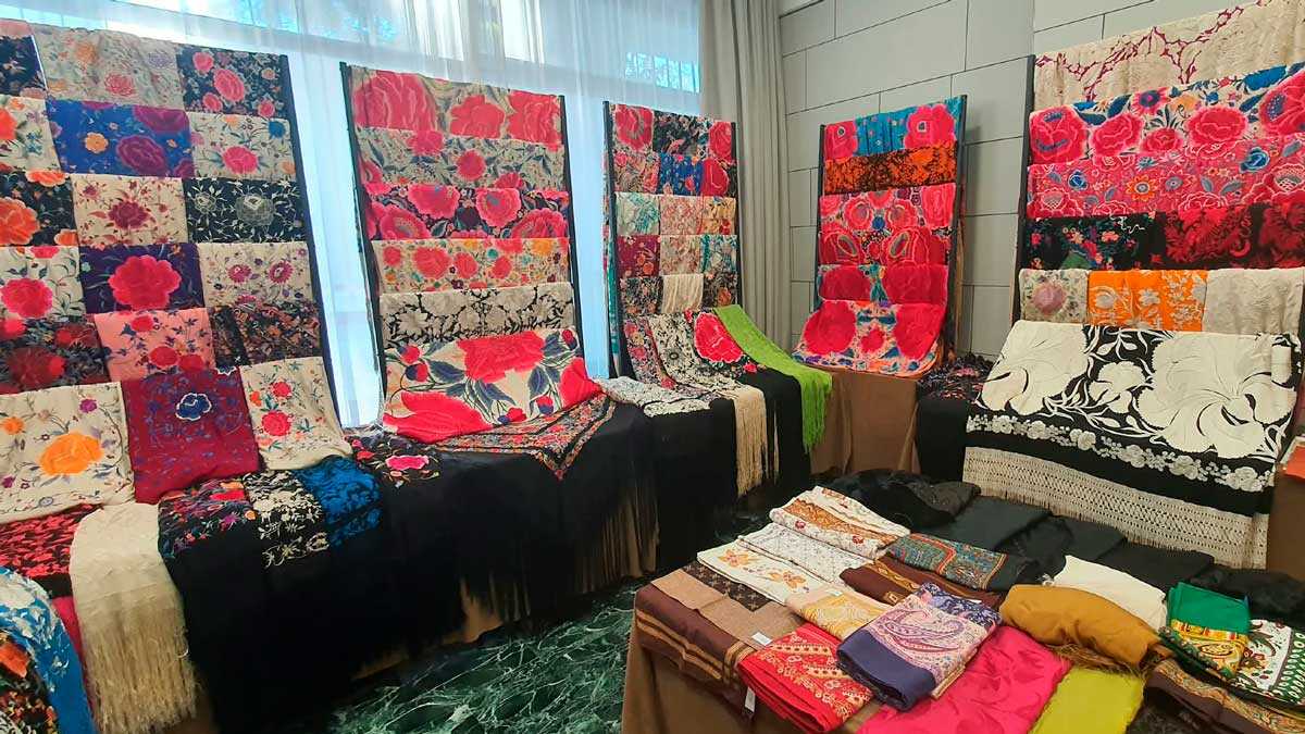 La boutique où les Aragonais parcourent près de 400 kilomètres pour trouver des mantilles anciennes : « Ils viennent exprès les acheter »