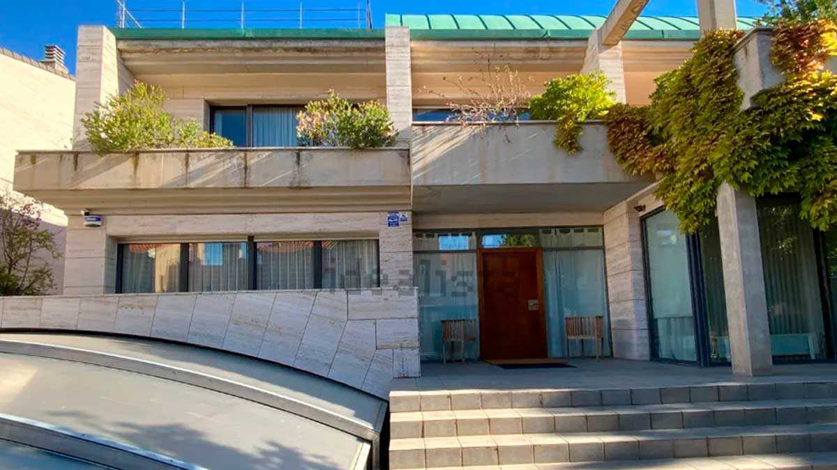 La gigantesque villa à vendre à Saragosse : 700 m² et piscine chauffée pour 1,9 million