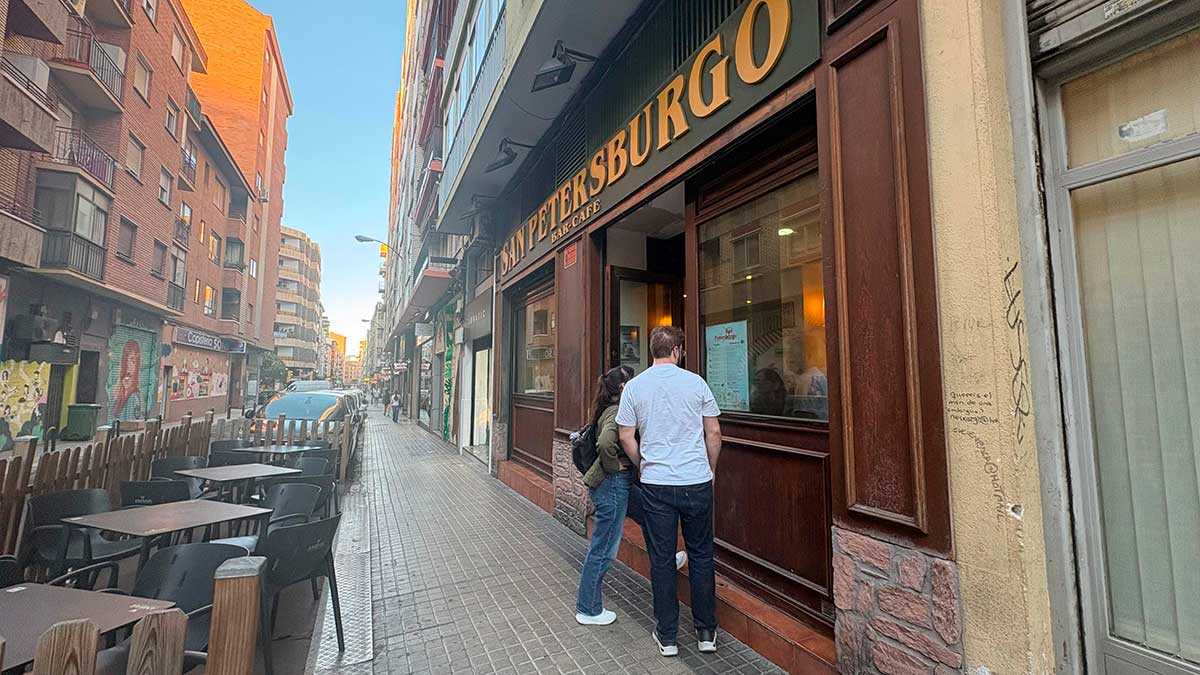 Un bar mythique de Saragosse se prépare au départ de son patron après 41 ans : « Ils entrent en pleurs »