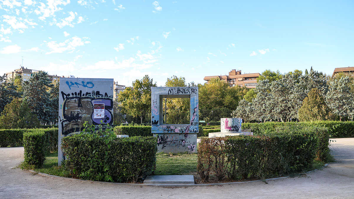 Le roi mathématicien que Saragosse a laissé sans nom : la statue que presque personne ne reconnaît près de l’Aljafería