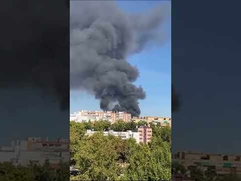 (VIDÉO) Voici à quoi ressemble l’incendie de Cogullada, qui a fait monter une immense colonne de fumée au-dessus de Saragosse