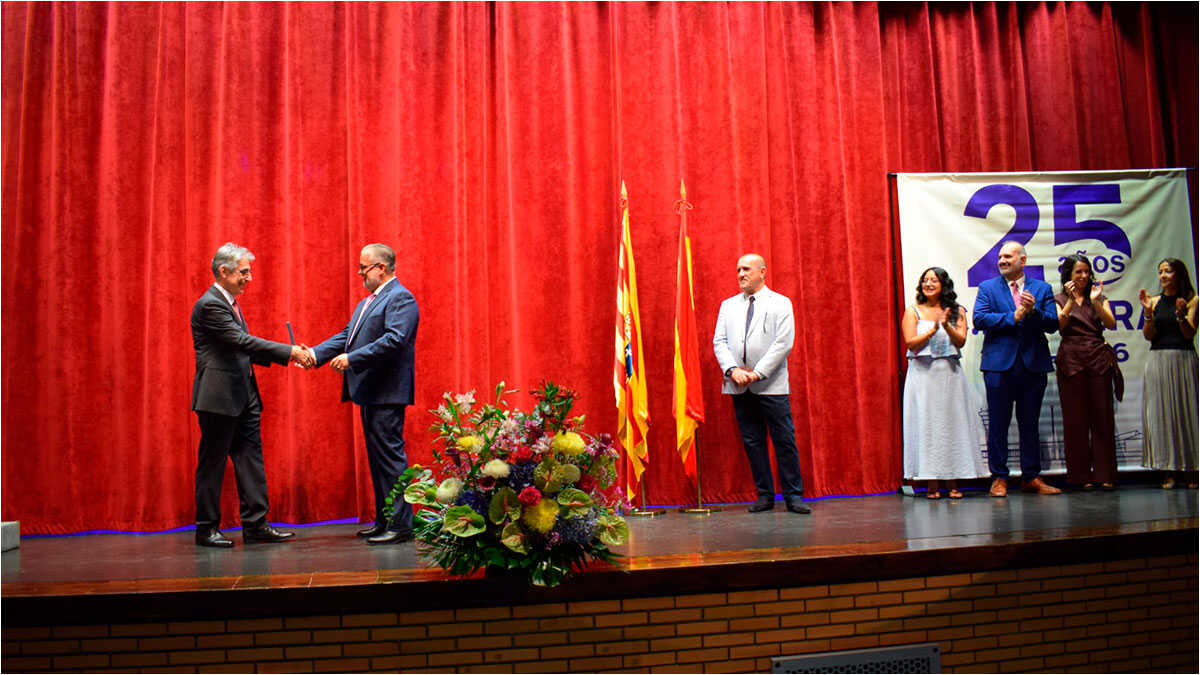 Le centre pénitentiaire de Zuera rend hommage à son premier directeur pour le 25e anniversaire de son ouverture