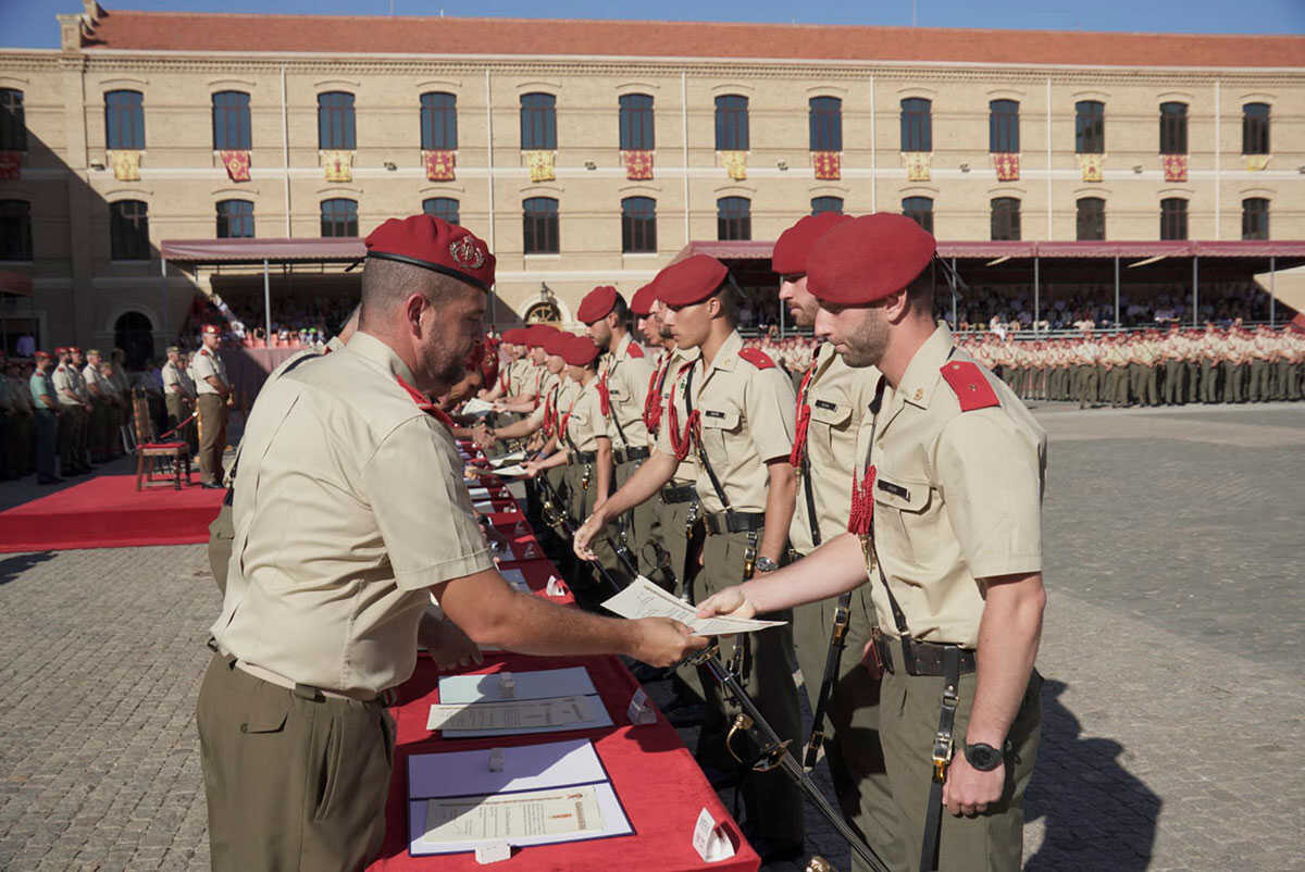 Saragosse célèbre la traditionnelle remise des sabres aux cadets de l’Académie générale militaire