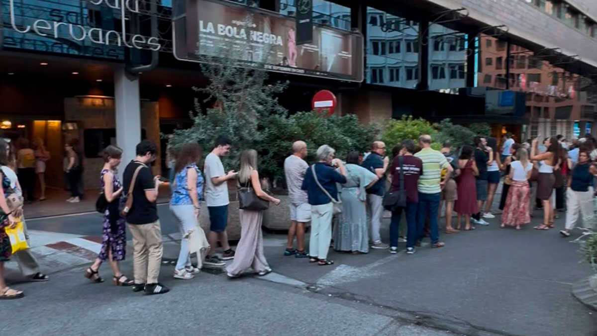 « La bola negra » fait fureur à Saragosse (et affiche complet) : « Signée Los Javis, elle se devait d’être intense, elle ne m’a pas déçu »