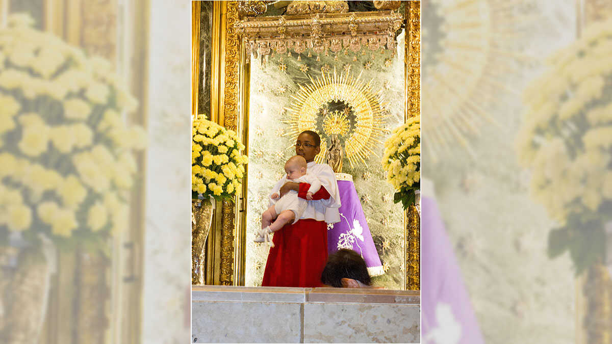 Rendez-vous pour faire passer les enfants sous le manteau de la Vierge du Pilar : comment réserver