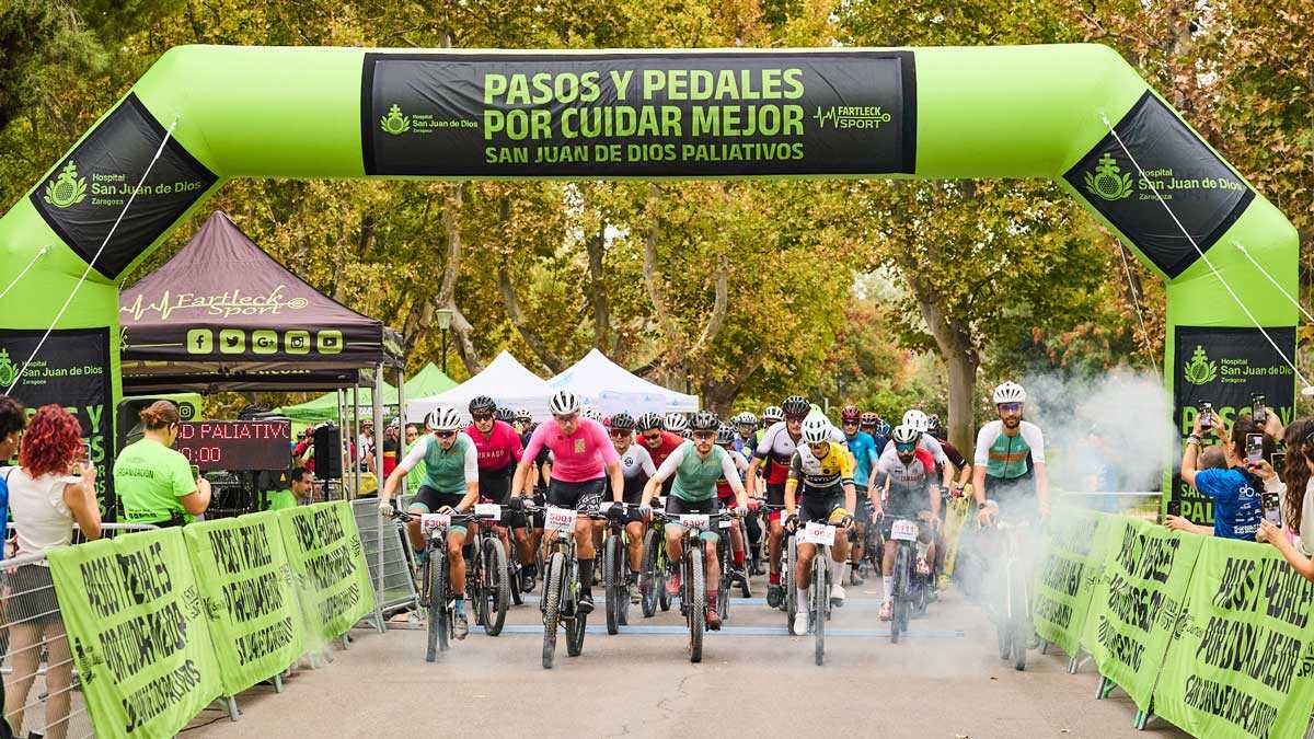 Pasos y Pedales rassemble plus de 400 personnes au Parque Grande de Zaragoza pour les soins palliatifs