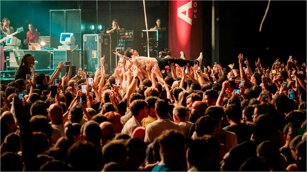 Carolina Durante et La Casa Azul triomphent à Saragosse : 4 000 personnes succombent à l’indie au FIZ
