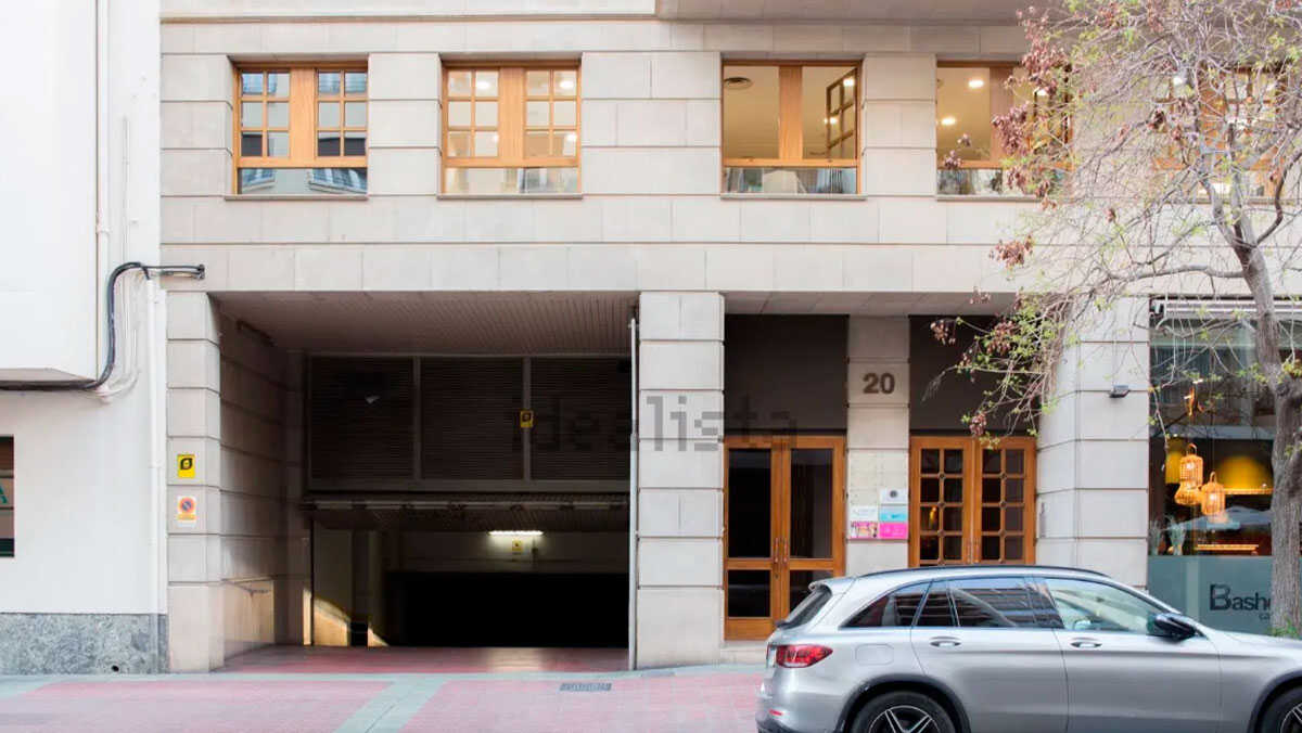 Le triplex qui ressemble à un hôtel cherche acquéreur au centre de Saragosse : piscine, sauna et salle de sport pour 855 000 euros