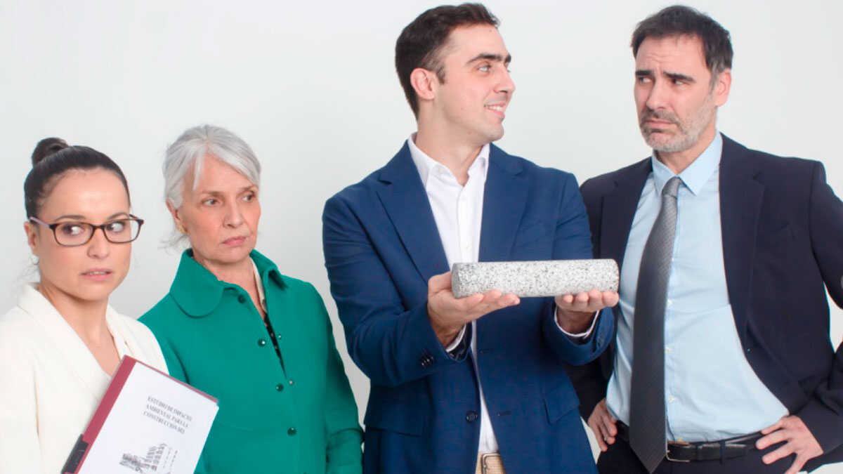Le dramaturge de Saragosse qui fait le saut sur une scène londonienne : « Il suffit de prendre un peu de distance avec la réalité pour parler de satire »