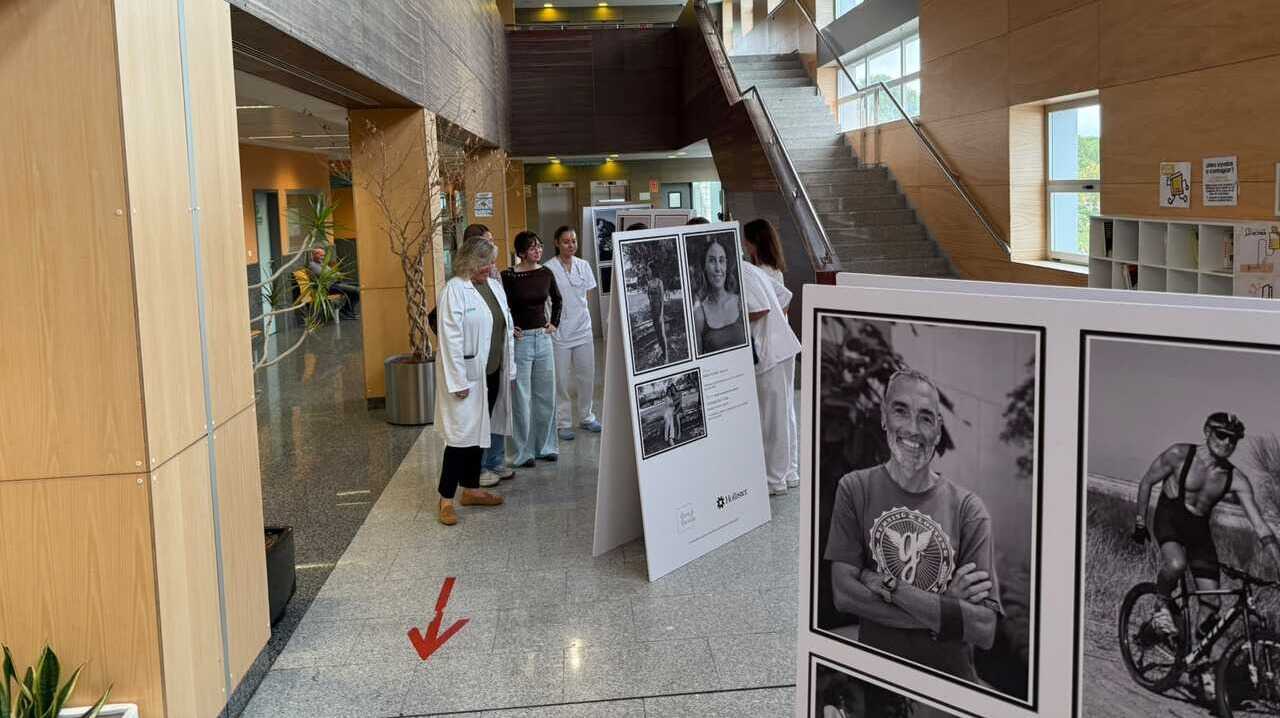 Une exposition photo met en lumière la réalité des personnes stomisées au Servet