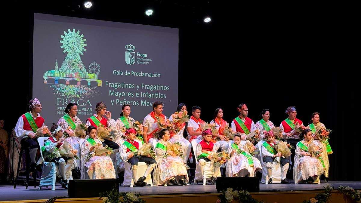 Fraga donne le coup d’envoi de ses fêtes du Pilar avec plus de 500 personnes à la Sala Florida