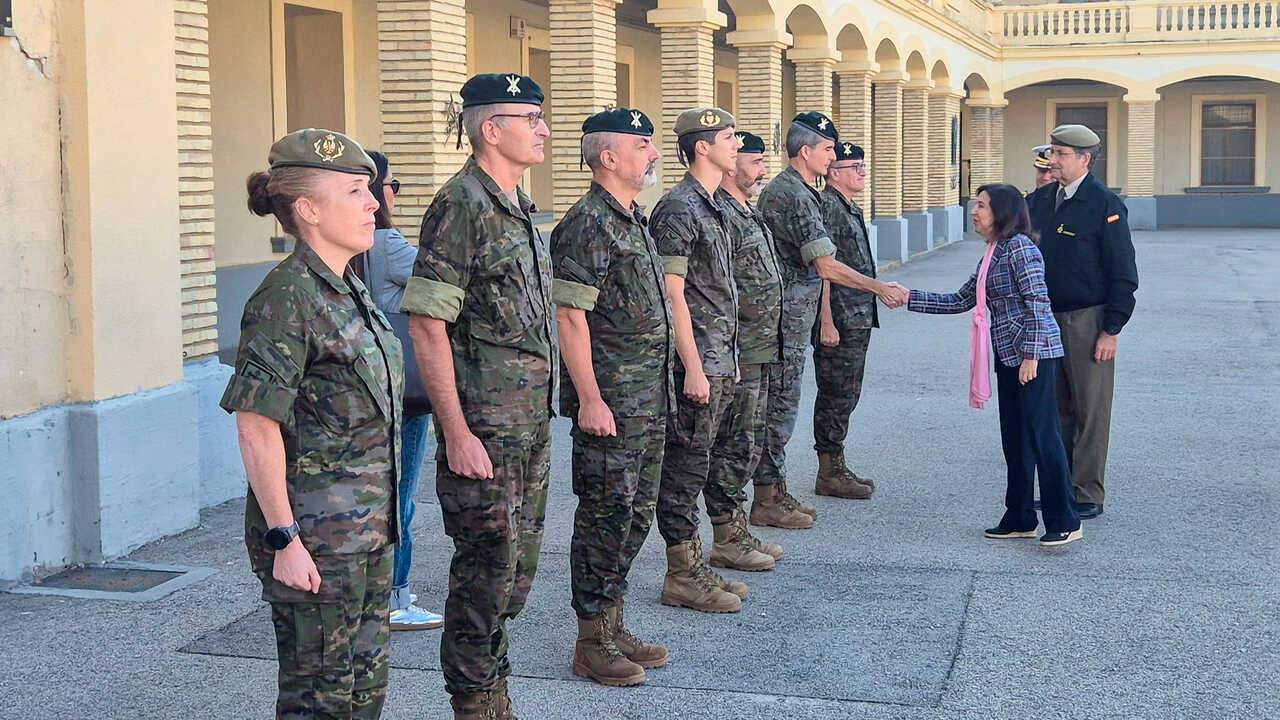 La ministre de la Défense visite à Huesca la division « Castillejos », clé pour l’OTAN en 2027