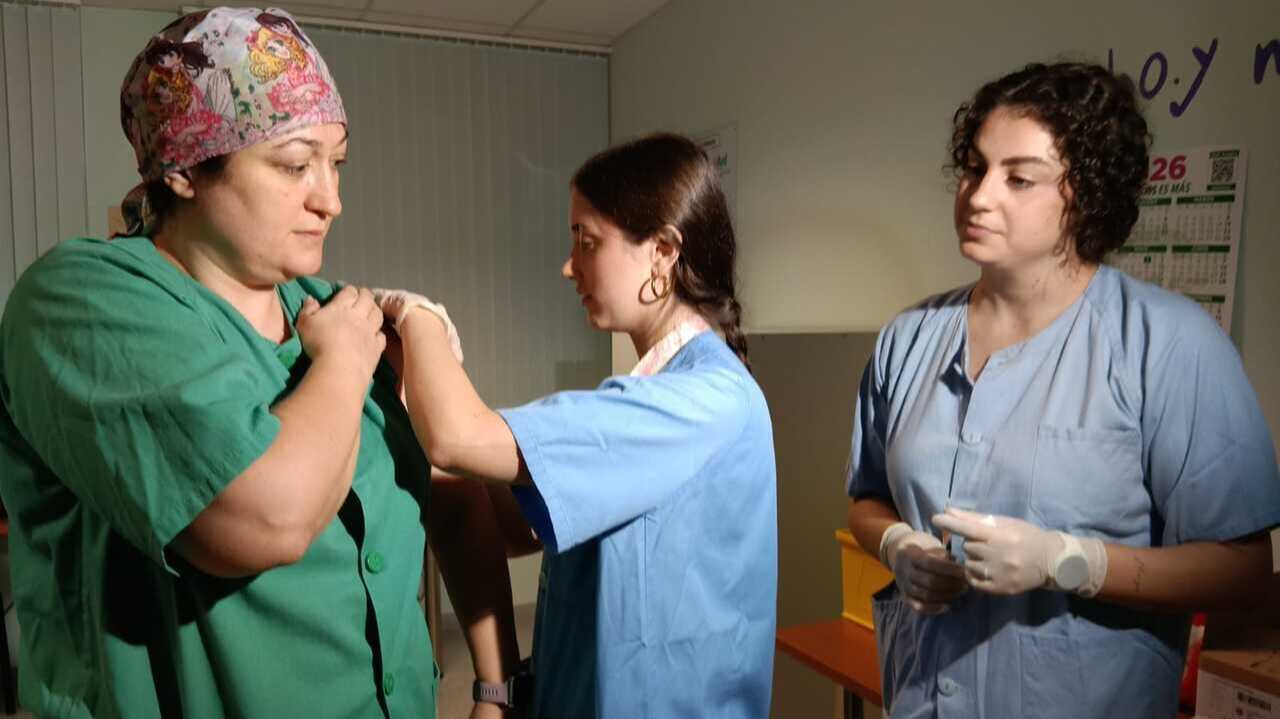Campagne de vaccination en Aragon : plus de 220 soignants du Servet vaccinés contre la grippe lors de la première journée