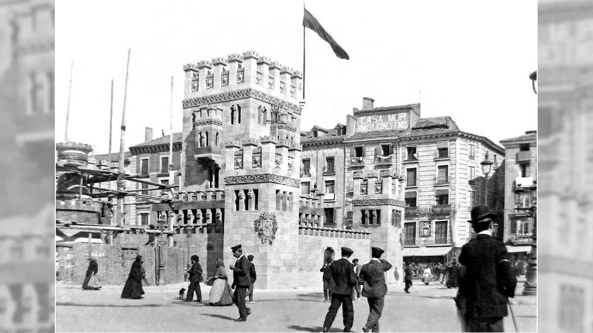 L’énorme château que Saragosse a construit en 1904 pour le brûler, mais qui n’a jamais pris feu