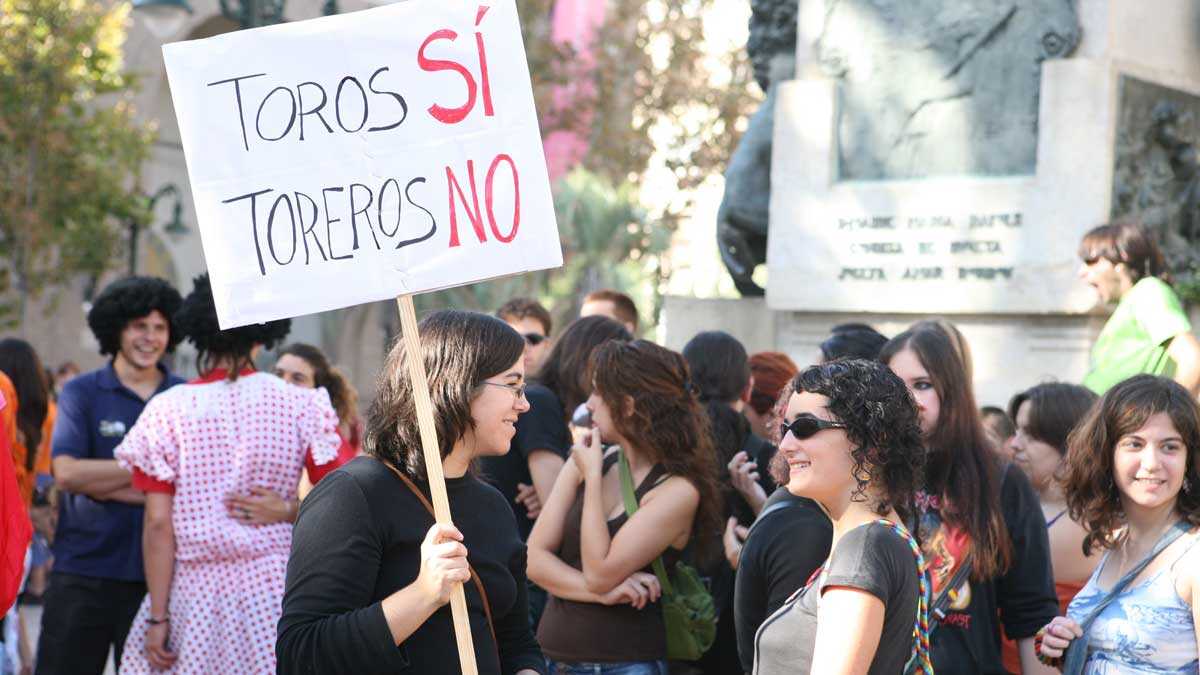 Il y a 20 ans en Aragon : plus d’un millier de personnes manifestaient contre les corridas à Saragosse en pleine Fête du Pilar