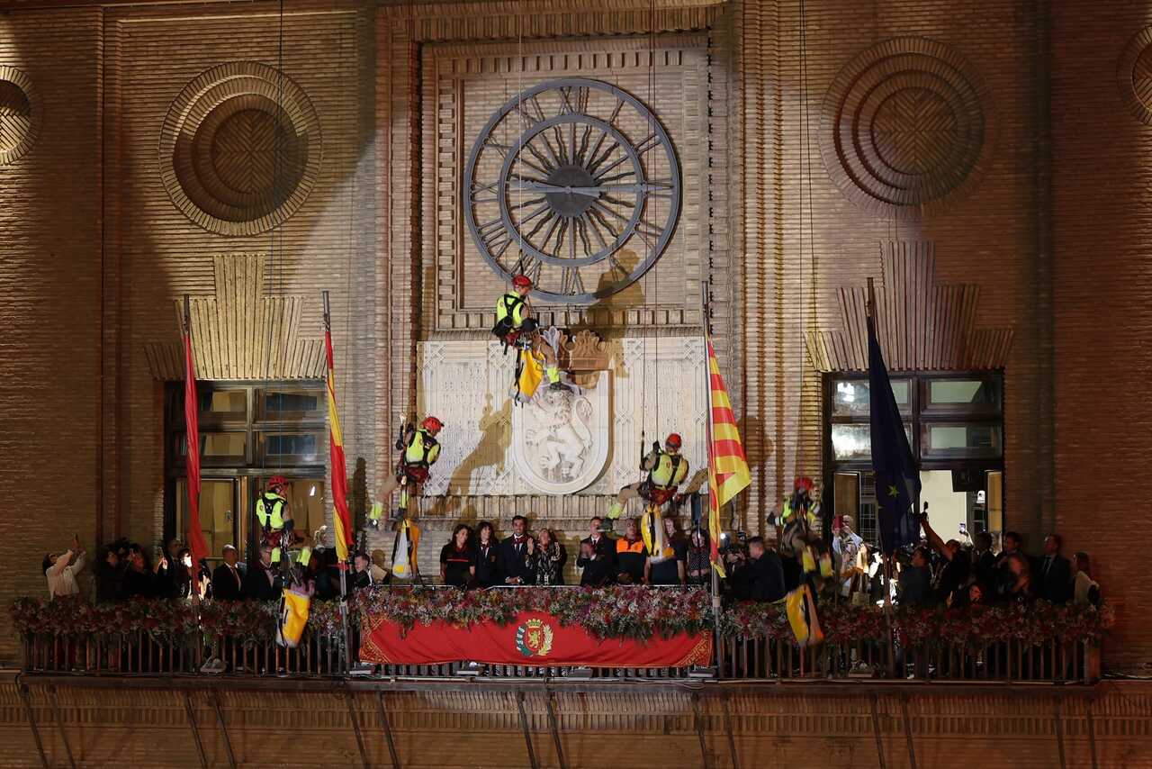 Un rappel sur la façade de l’hôtel de ville : le début des fêtes le plus spectaculaire jamais vu à Saragosse