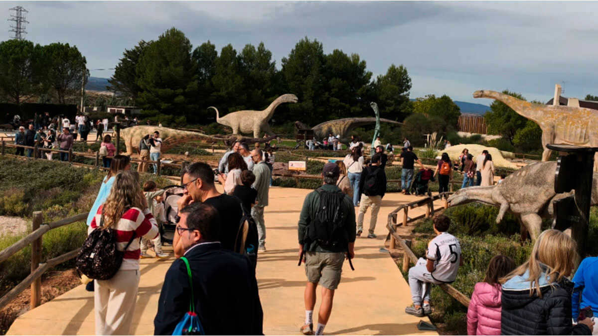 Dinópolis attire les touristes pendant le pont du Pilar : plus de 7 800 visiteurs sur l’ensemble de ses sites