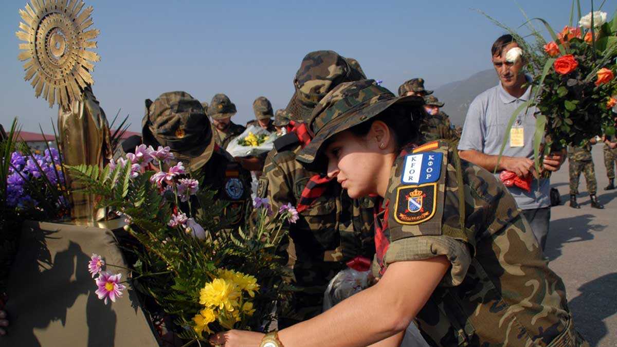 Il y a 20 ans, les militaires aragonais célébraient la Fête de l’Hispanité au Kosovo avec une offrande à la Vierge du Pilar