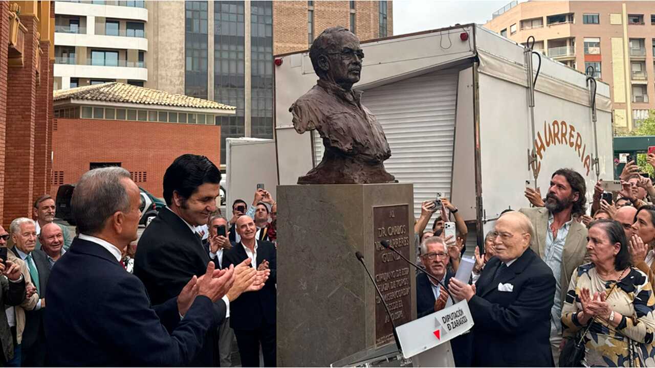 Morante et la DPZ rendent hommage au docteur Val-Carreres avec un buste à la Plaza de Toros