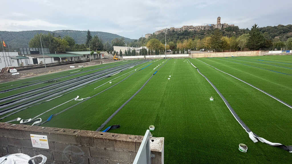 Aínsa inaugure ce dimanche son nouveau terrain de football en gazon synthétique