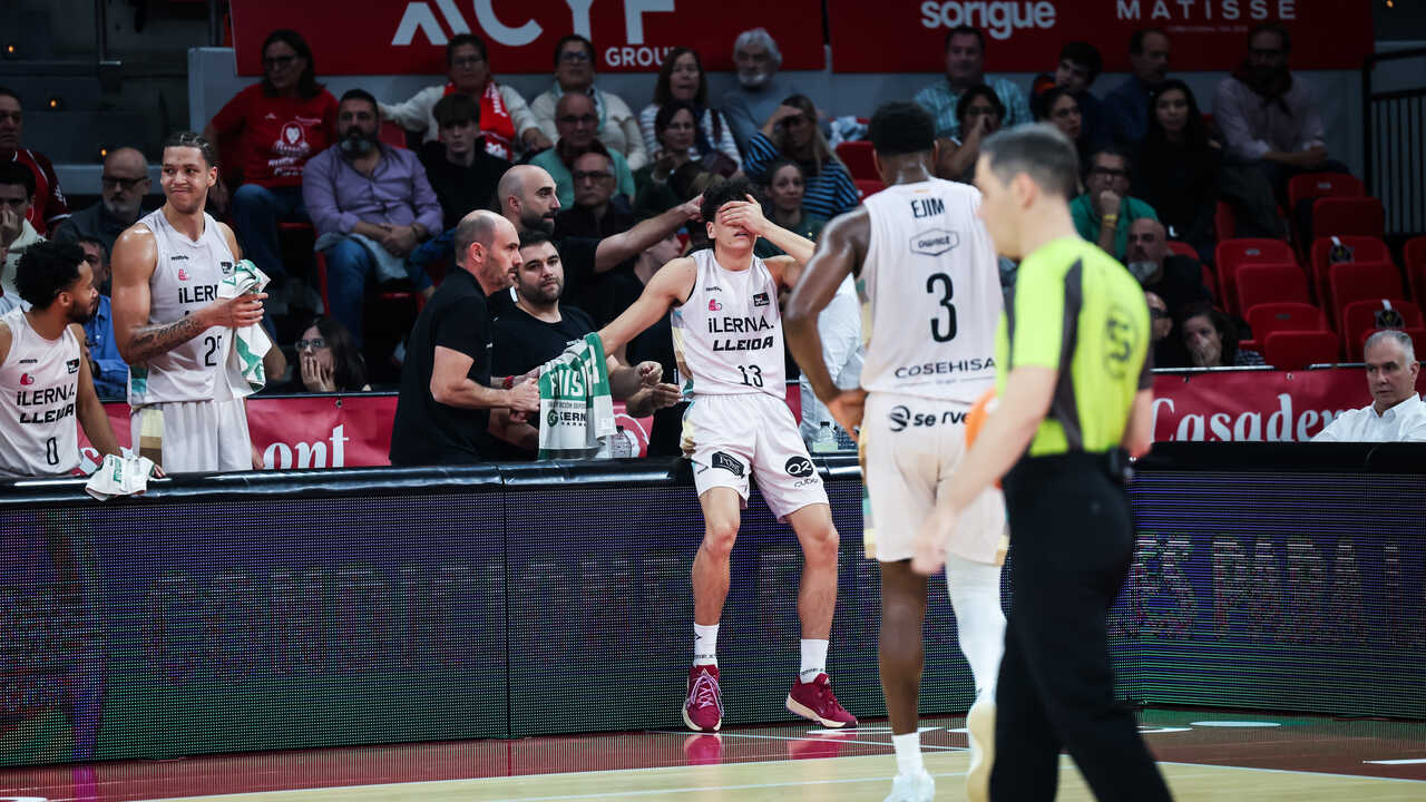 Le meneur d’iLerna Lleida Adrià Rodríguez, gravement blessé après une action avec Trae Bell-Haynes