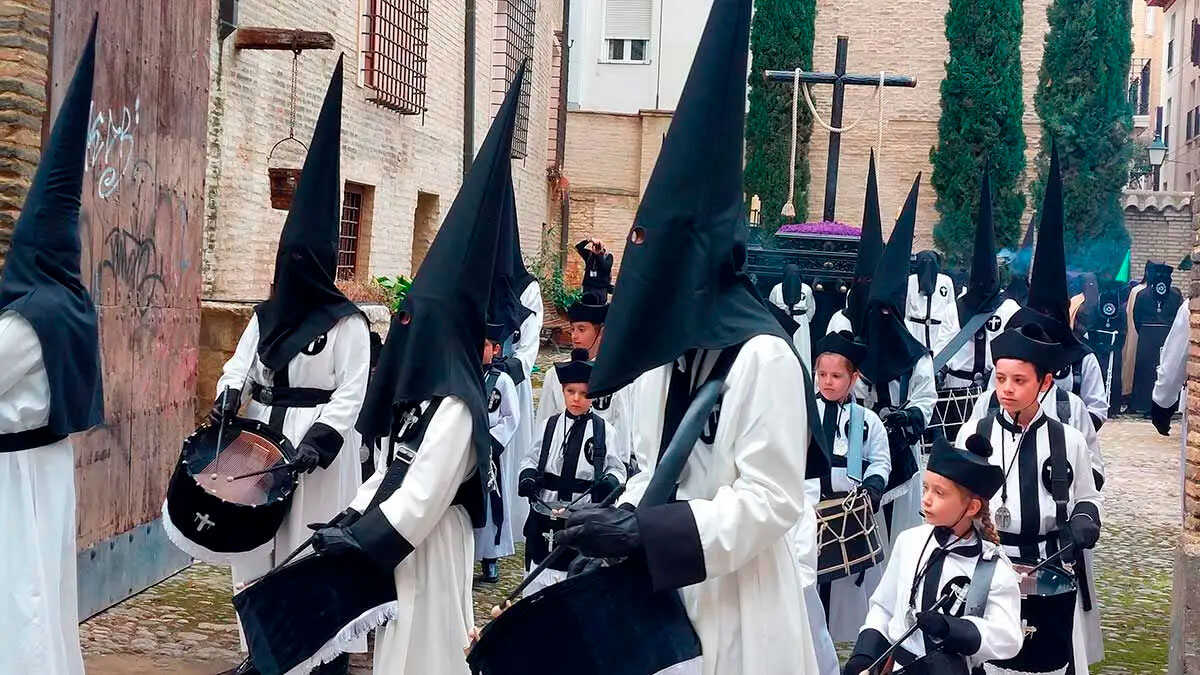 La Semaine sainte revient à Saragosse en octobre avec une grande procession de 23 chars et 200 jeunes