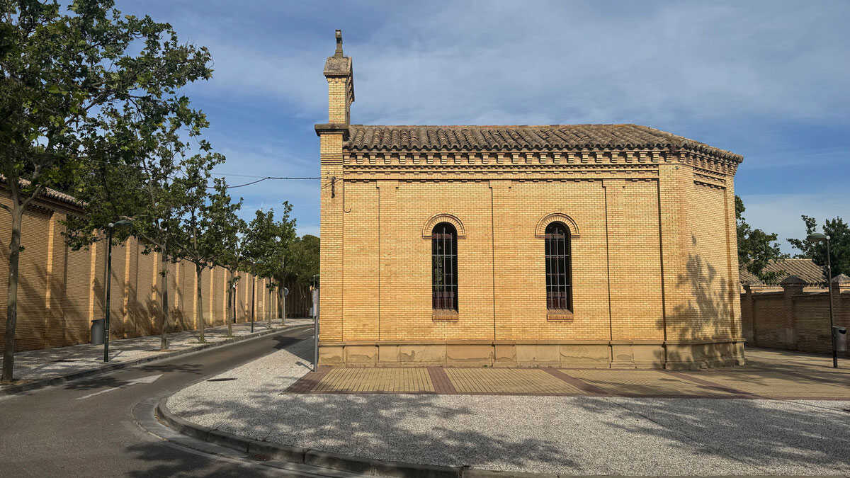 Trois écrans géants et une chapelle : l’étonnante expérience culturelle qui arrive au cimetière de Torrero