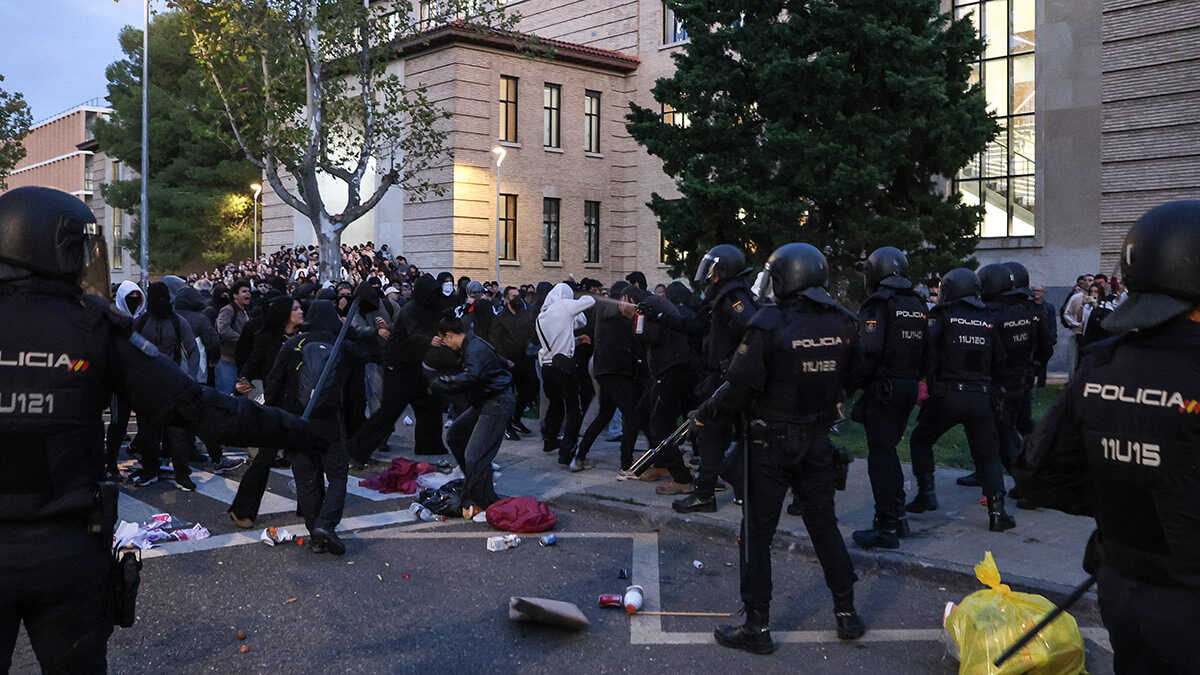 Vito Quiles déplace son meeting place San Francisco de Saragosse après des charges policières et des manifestations