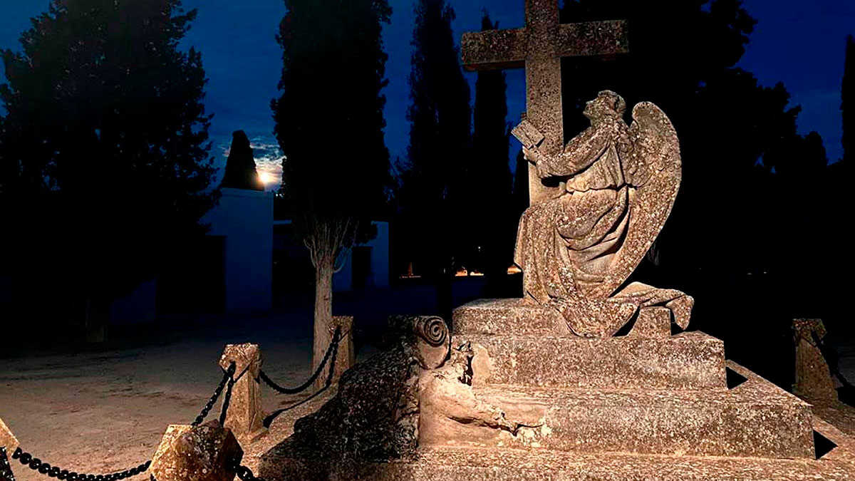 Théâtre, visites nocturnes et concerts gratuits : les rendez-vous du cimetière de Torrero pour la Toussaint