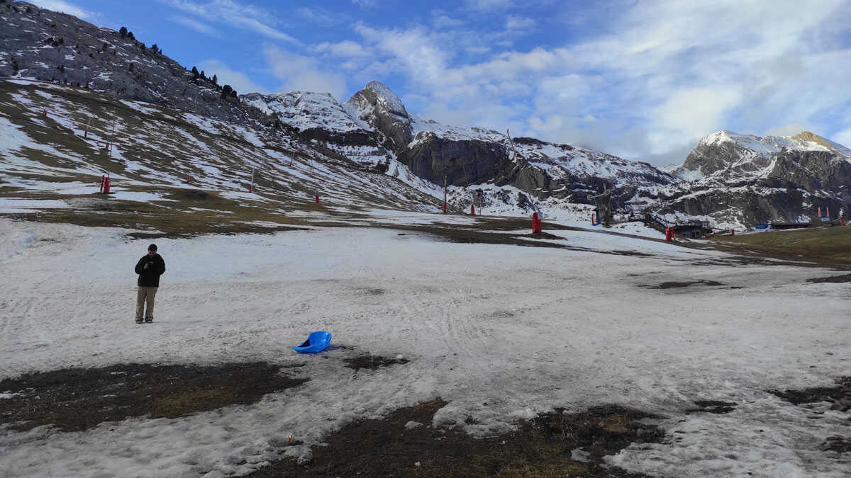 La neige fait son retour dans les Pyrénées et le cierzo souffle brièvement : voici quand les températures remonteront