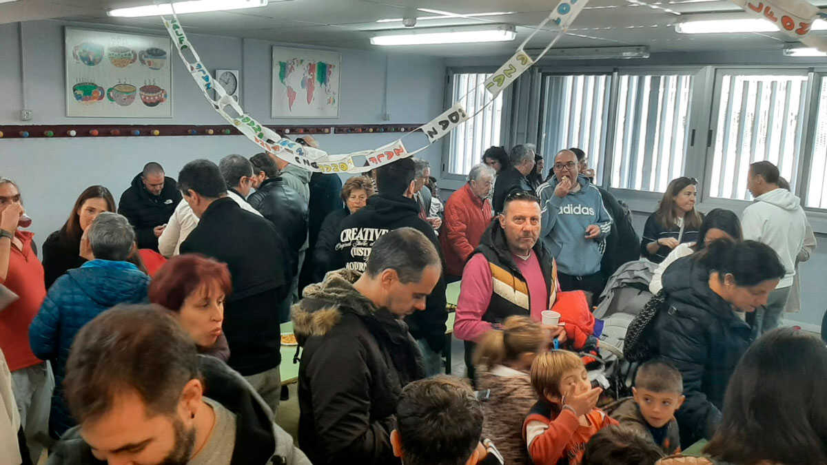 Un vermouth pour récupérer la cuisine du collège Zalfonada : les familles poursuivent leurs protestations