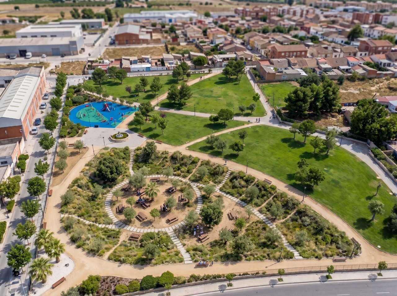 Le nouveau parc de plus de 17 000 mètres carrés qui reliera Oliver et Miralbueno est en travaux