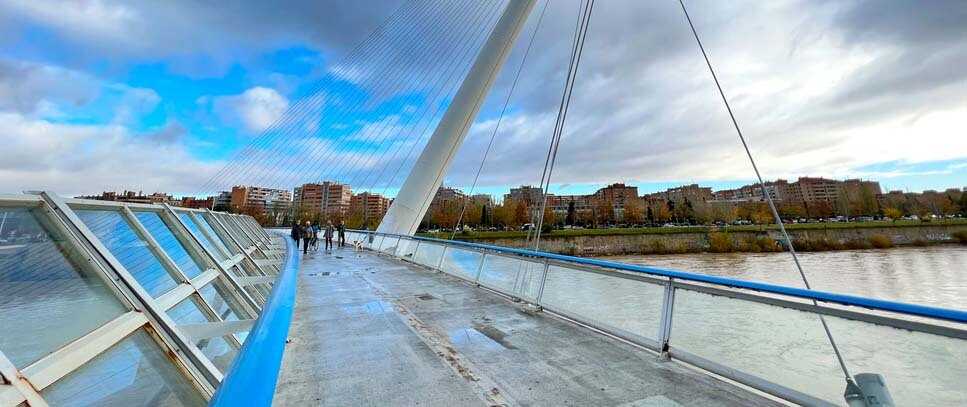 Zaragoza inspecte les haubans de la passerelle du Volontariat : quand sera-t-il impossible de la traverser