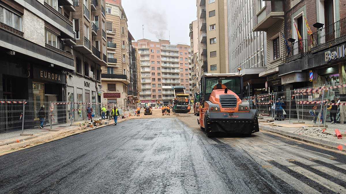 Compte à rebours avant la fin des travaux du Coso : la chaussée est déjà en cours d’asphaltage