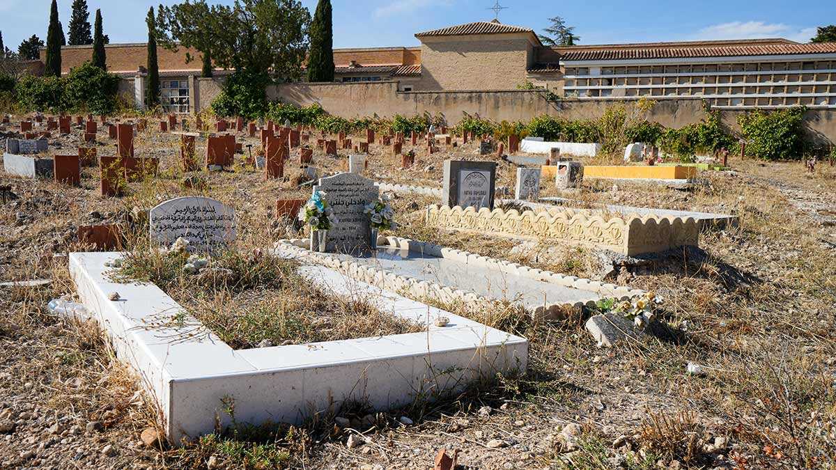Pourquoi certains cercueils du cimetière musulman de Saragosse sont-ils percés ?